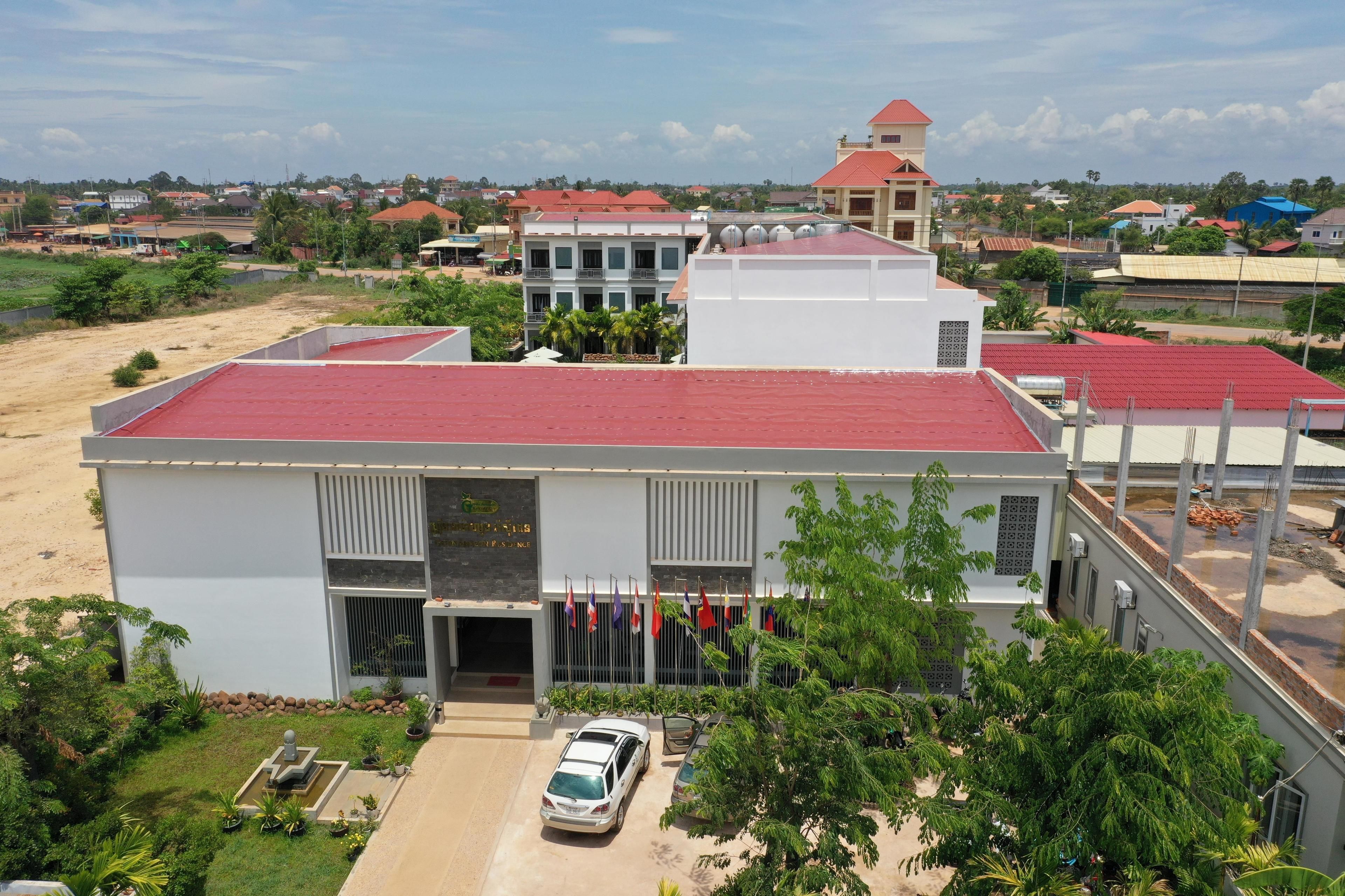 free self-parking, free valet parking