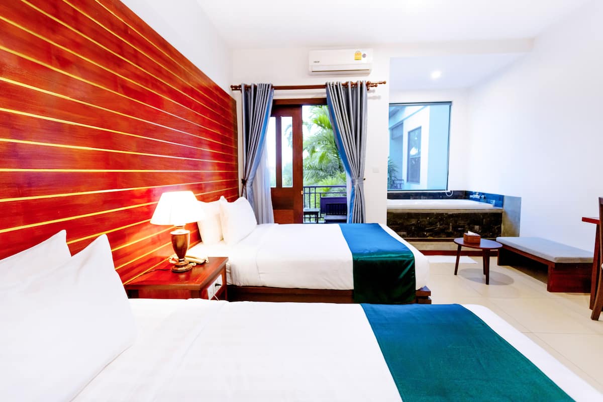 5 bedrooms, Egyptian cotton sheets, premium bedding, minibar