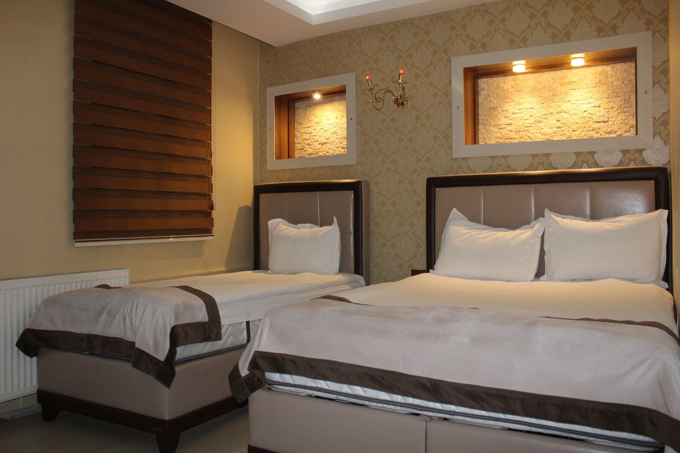 deluxe twin room, multiple beds, city view | 1 bedroom, minibar, desk, laptop workspace