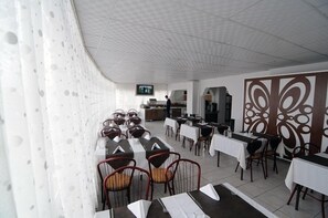 Phục vụ bữa sáng, bữa trưa, bữa tối, món Thổ Nhĩ Kỳ 