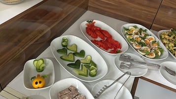 Free daily buffet breakfast