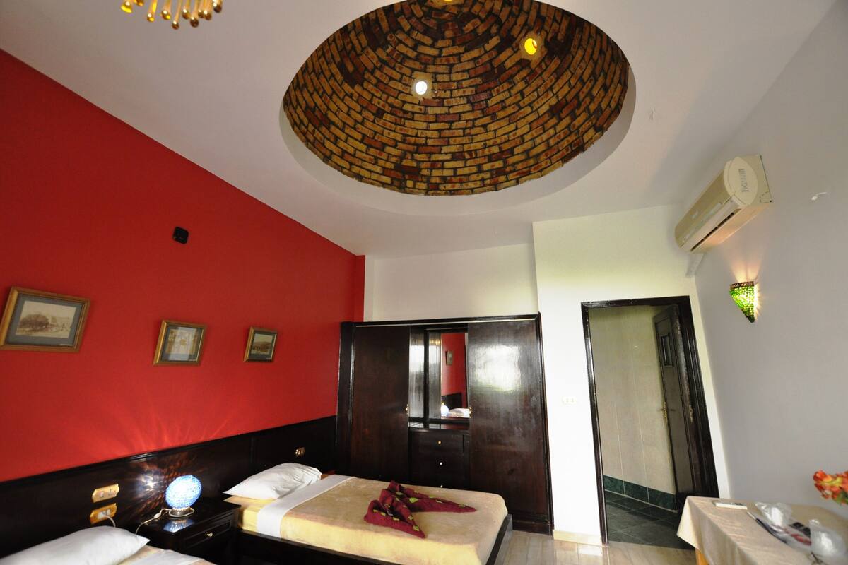 Deluxe Double or Twin Room, 1 Bedroom | Minibar, desk, WiFi (free), bed sheets