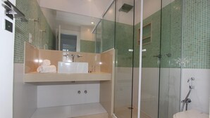 Bathroom - LinkHouse BeachFront Copacabana (Rio de Janeiro)