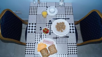 Free daily continental breakfast