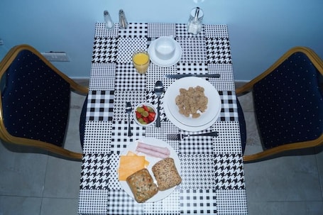 Free daily continental breakfast