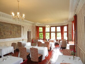 Dinner served - Mansfield Castle Hotel (Tain)