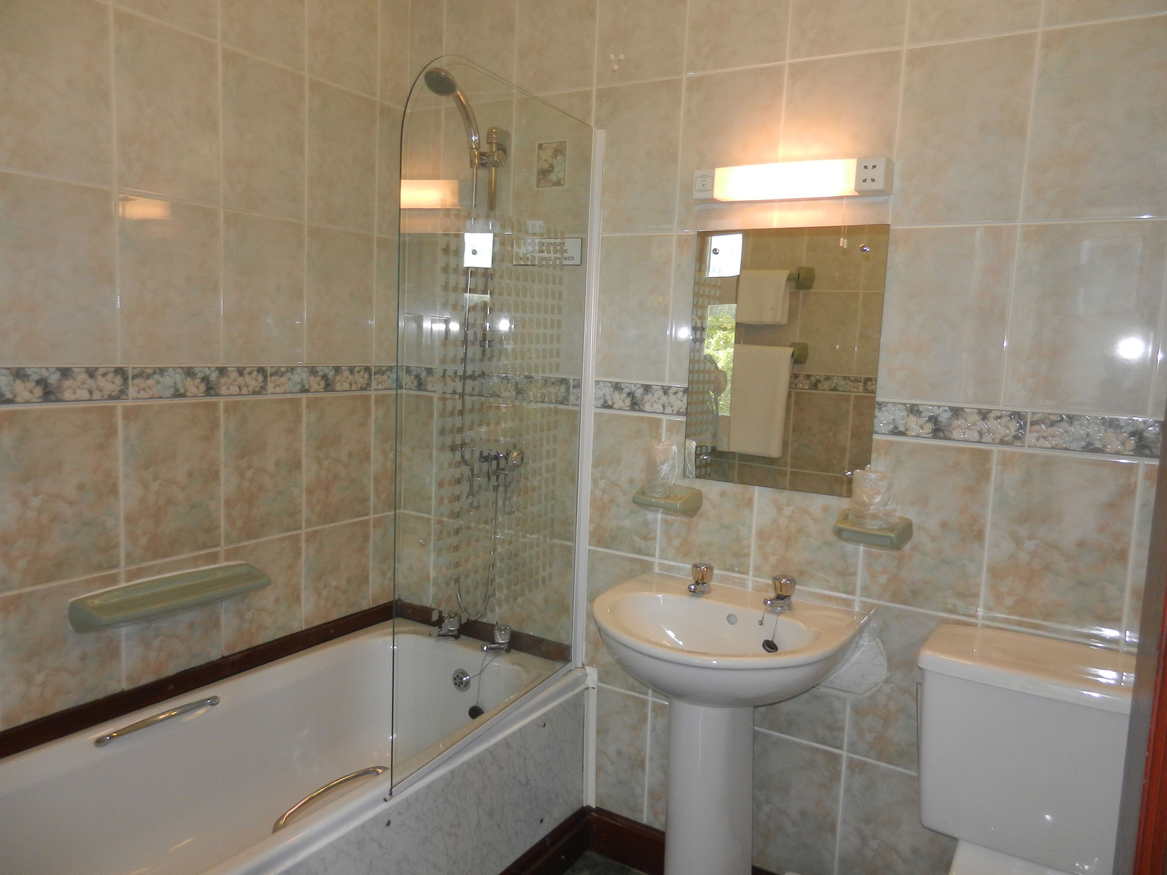 superior double room | bathroom | towels