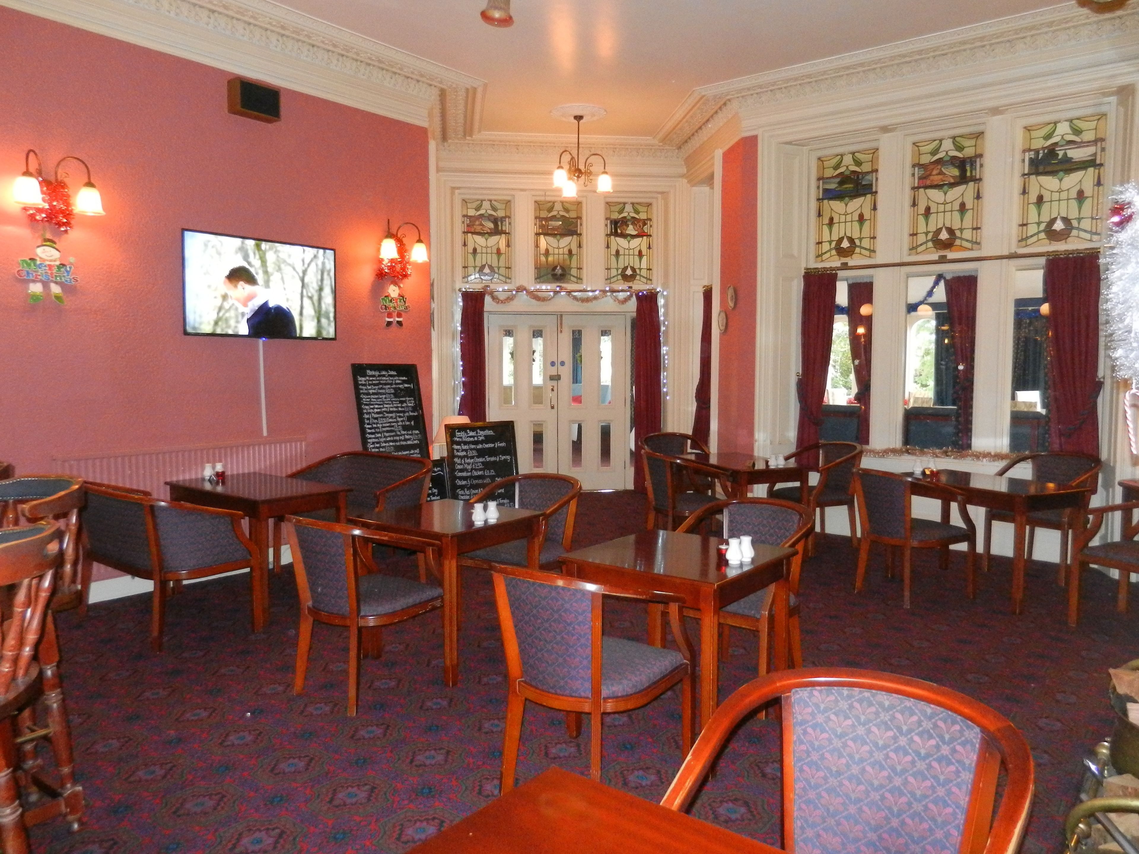 daily cooked-to-order breakfast (gbp 18.50 per person)