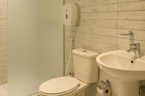 Douche, douche à « effet pluie », articles de toilette écologiques