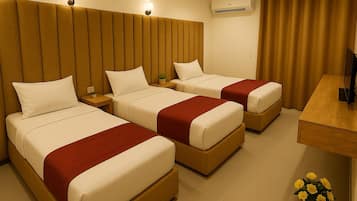 1 bedroom, Egyptian cotton sheets, premium bedding, down comforters