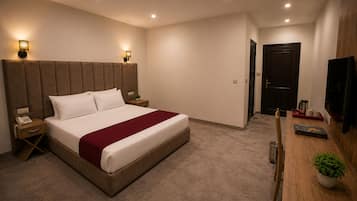 1 bedroom, Egyptian cotton sheets, premium bedding, down duvets