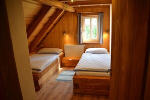 Ferienhaus, 3 Schlafzimmer, Kochnische, Gartenblick (Roubenka) | 1 Schlafzimmer, Schreibtisch, kostenlose Babybetten, Zustellbetten