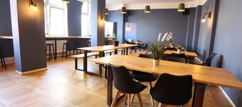 บลู ดอร์ส โฮสเทล เคทีวี