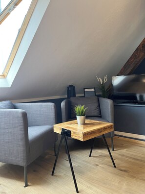 Muebles diferentes, escritorio, cortinas blackout y wifi gratis 