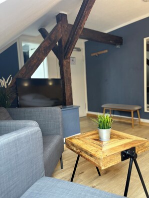 Muebles diferentes, escritorio, cortinas blackout y wifi gratis 