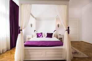 Deluxe Apartment, 2 Bedrooms, Private Bathroom | Minibar, desk, rollaway beds, free WiFi - Vila Marioara (Sibiu)