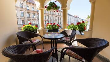 Deluxe Apartment, 2 Bedrooms, Private Bathroom | Terrace/patio