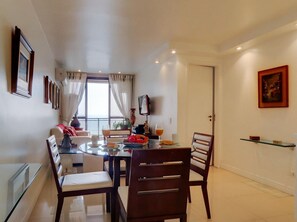 Apartment (Y1-0027) | Living area | LCD TV - LinkHouse Ipanema Ocean Flat (Rio de Janeiro)