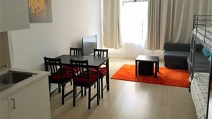 Standard Studio | Living room | Flat-screen TV - The Hague Short-Stay (The Hague)