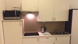 Coffee/tea maker, fridge, microwave, oven - The Hague Short-Stay (The Hague)