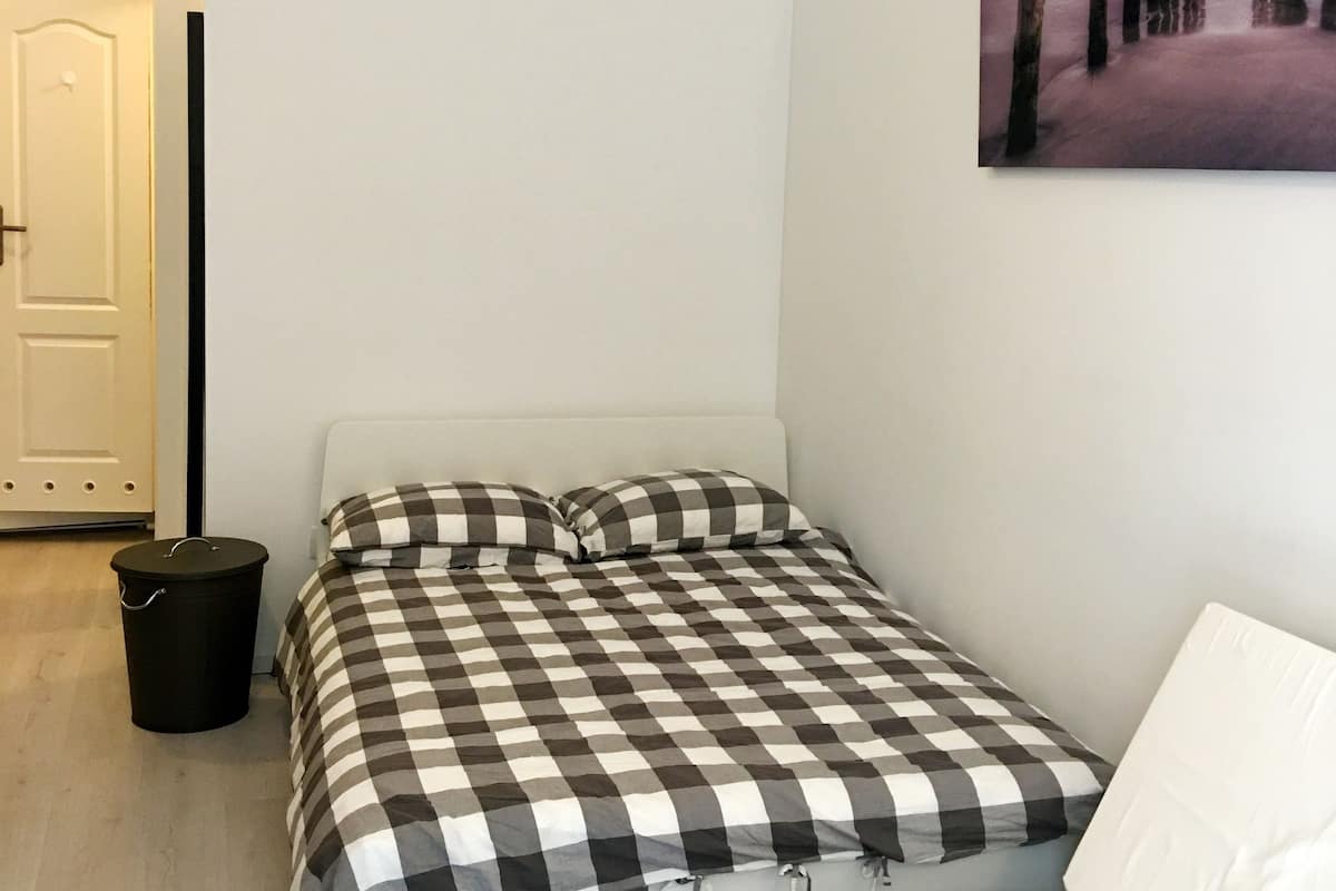 Iron/ironing board, free WiFi