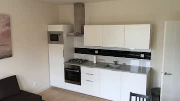 Comfort Apartment, 1 Bedroom | Private kitchen | Fridge, microwave, oven, stovetop