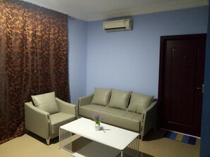 Superior Suite, 1 Bedroom | Desk, free WiFi, bed sheets - Tropical Nectar Apartment (Accra)