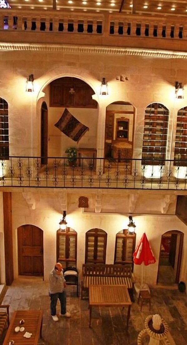 Courtyard - Turkmen Konagi (Sanliurfa)