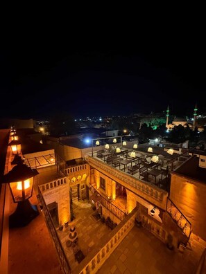 Outdoor dining - Turkmen Konagi  (Sanliurfa)