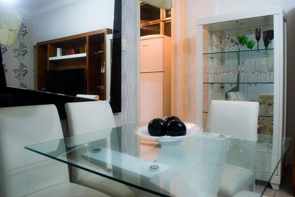 Apartment (C2-0014) | In-room dining