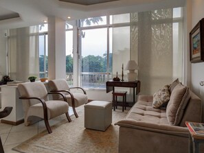 LCD TV - LinkHouse Lagoon View (Rio de Janeiro)