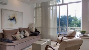 LCD TV - LinkHouse Lagoon View (Rio de Janeiro)