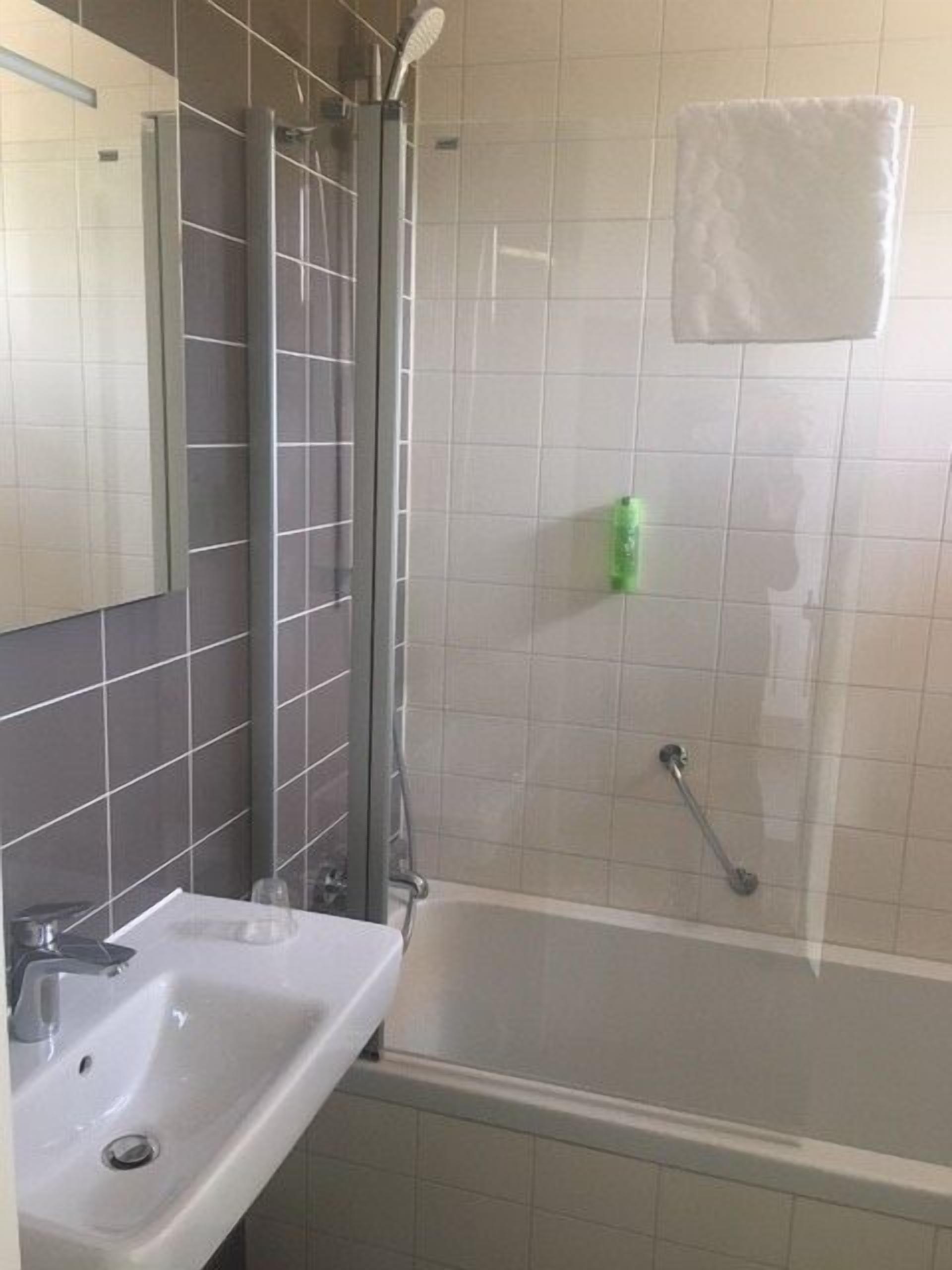 comfort room | bathroom | towels