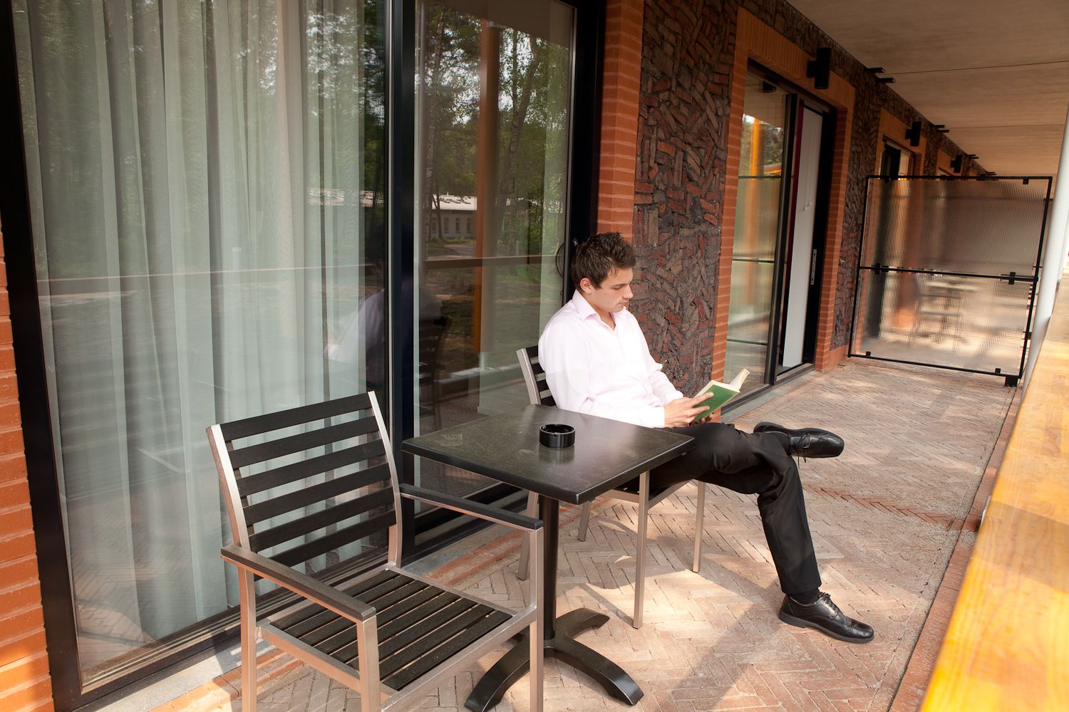 comfort room | terrace/patio