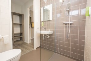 Comfort Room | Bathroom | Towels - Landgoed ISVW (Leusden-Centrum)