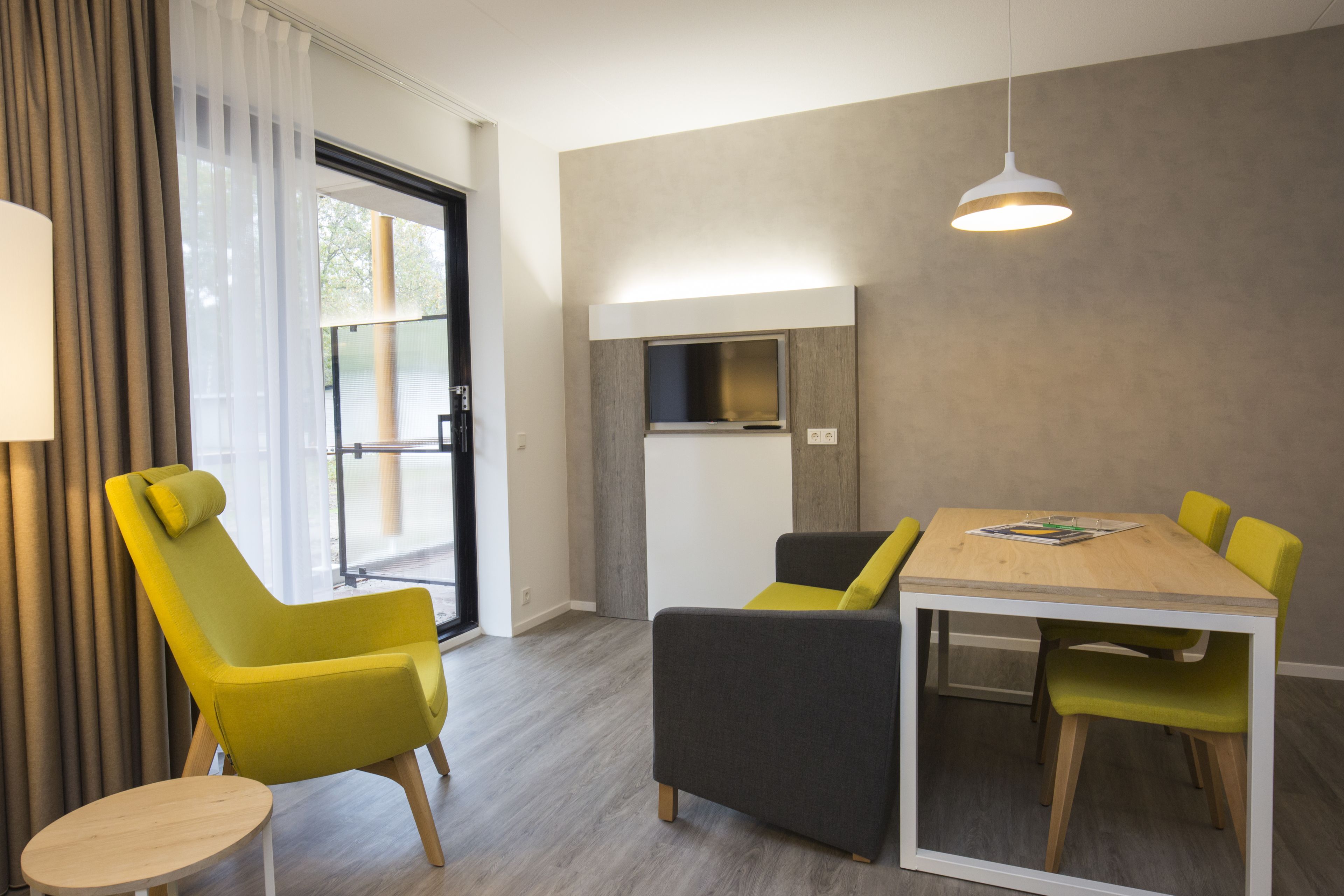 suite | desk, blackout curtains, free wifi, bed sheets