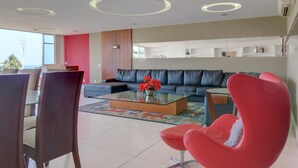 Coin salon dans le hall