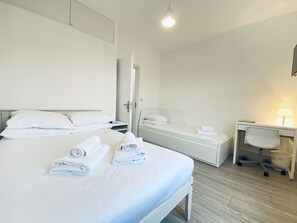 Leilighet – deluxe | Skrivebord, lydisolert og wi-fi (inkludert)