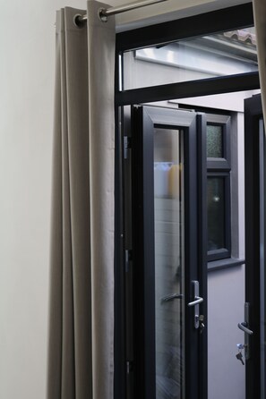 Interior - Luxury Victorian Garden Apartment (Bristol)