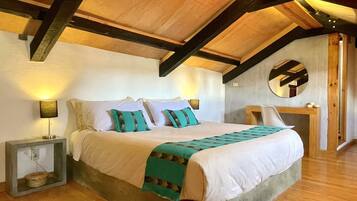 Deluxe Suite, 1 King Bed | Down duvets, individually decorated, desk, laptop workspace