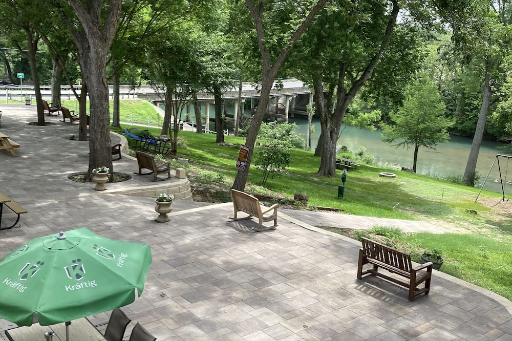 Horseshoe Riverside Lodge