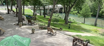 Horseshoe Riverside Lodge