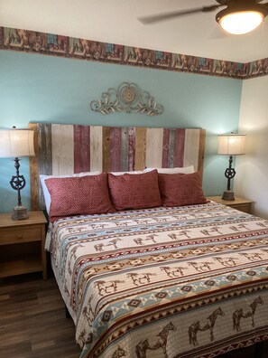 King Riverfront | Individuelt dekorert, individuelt innredet og skrivebord