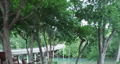 Horseshoe Riverside Lodge