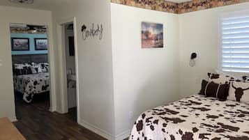 Junior Double Room | Individually decorated, individually furnished, desk, iron/ironing board