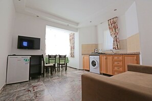 Economy Apartment, 1 Bedroom, Mountain View | Living room | LCD TV - Sunset Apart Otel (Fethiye)