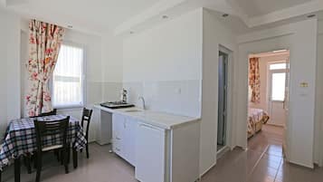 Apartamento econômico, 1 quarto, vista para a montanha | Sala de estar | TV LCD