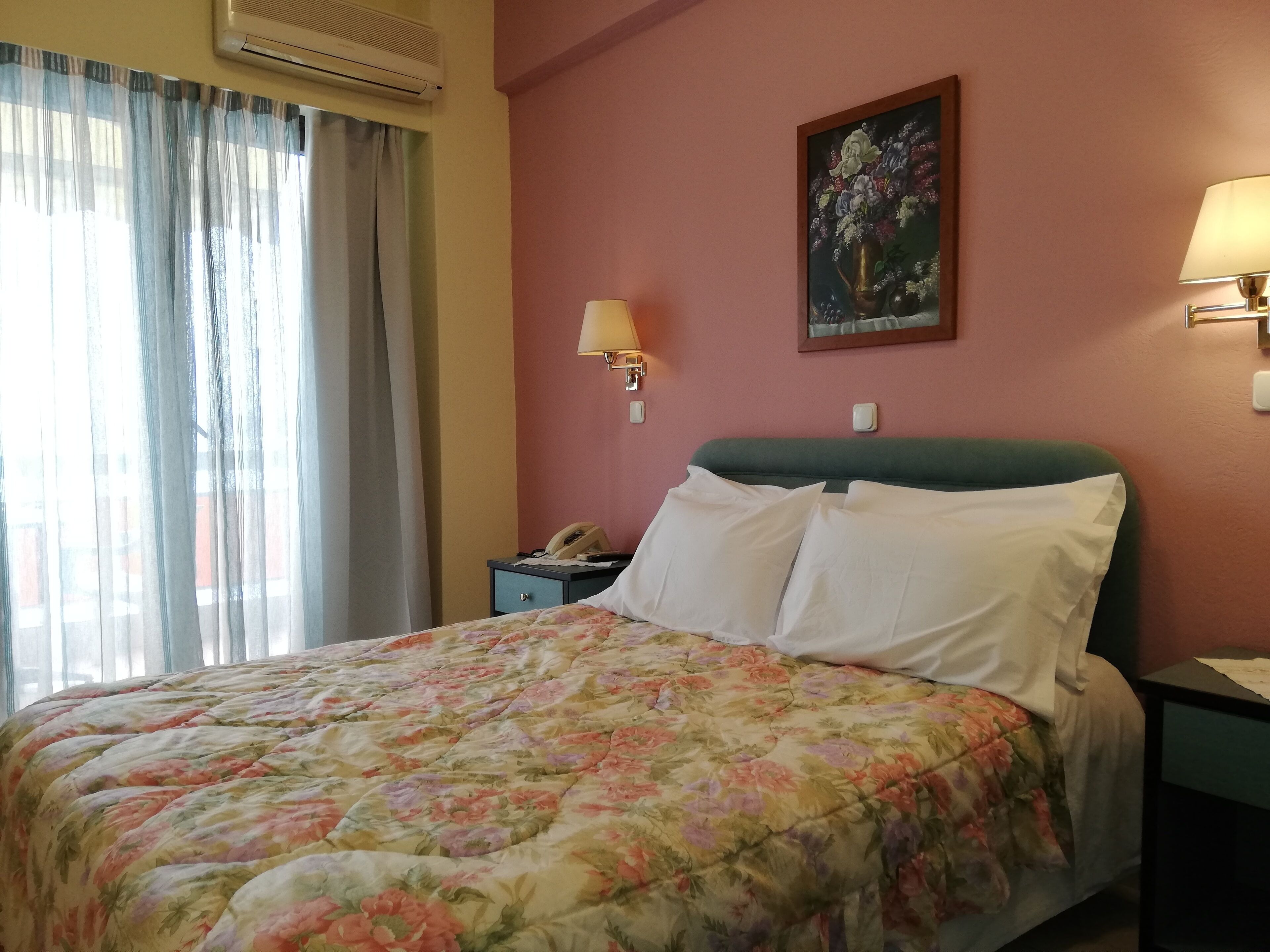 soundproofing, free wifi, bed sheets