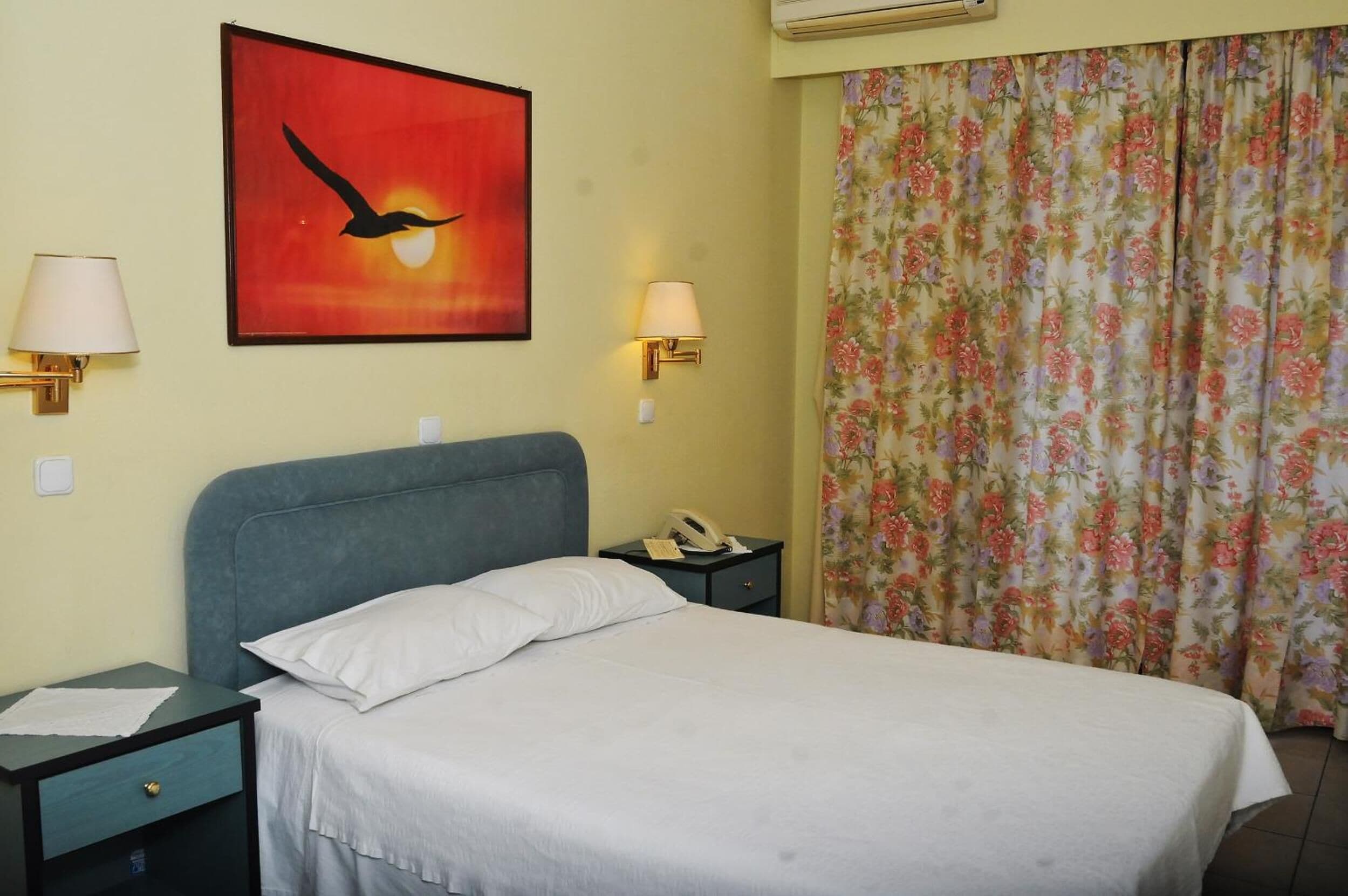 soundproofing, free wifi, bed sheets