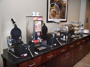 Breakfast buffet - Cobblestone Inn & Suites - Vinton (Vinton)